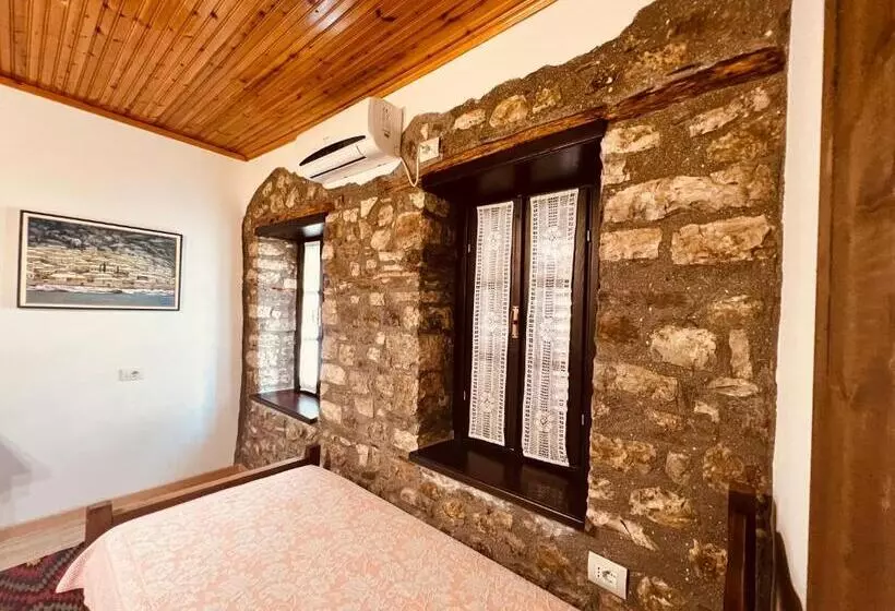 ペンション Kris Guesthouse