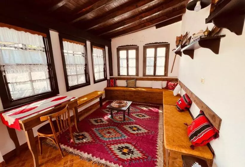 ペンション Kris Guesthouse