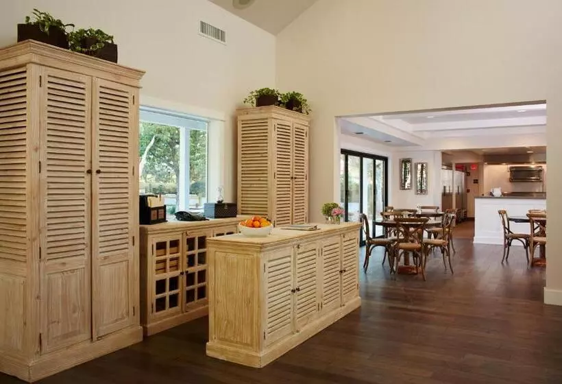 هاستل Summerwood Inn