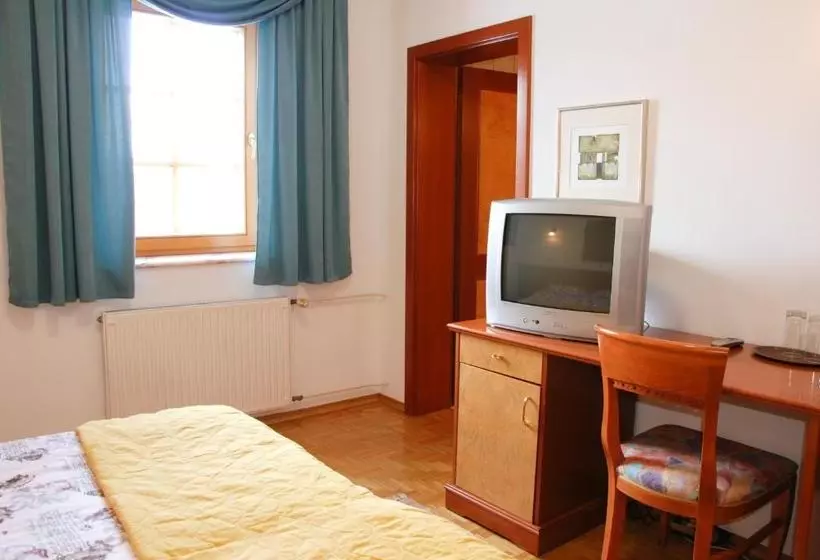 پانسیون Guest House Arvaj