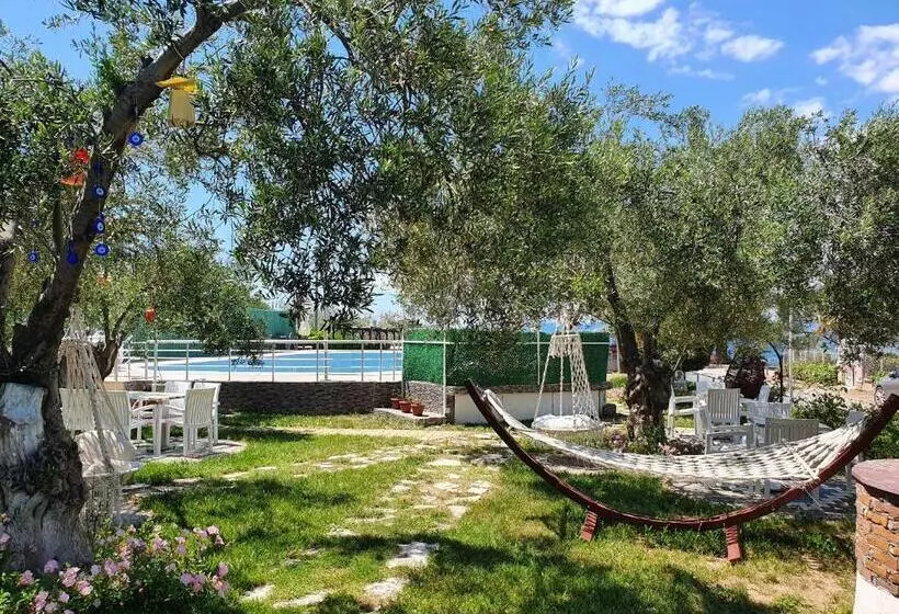 Majatalo Ege Apart &