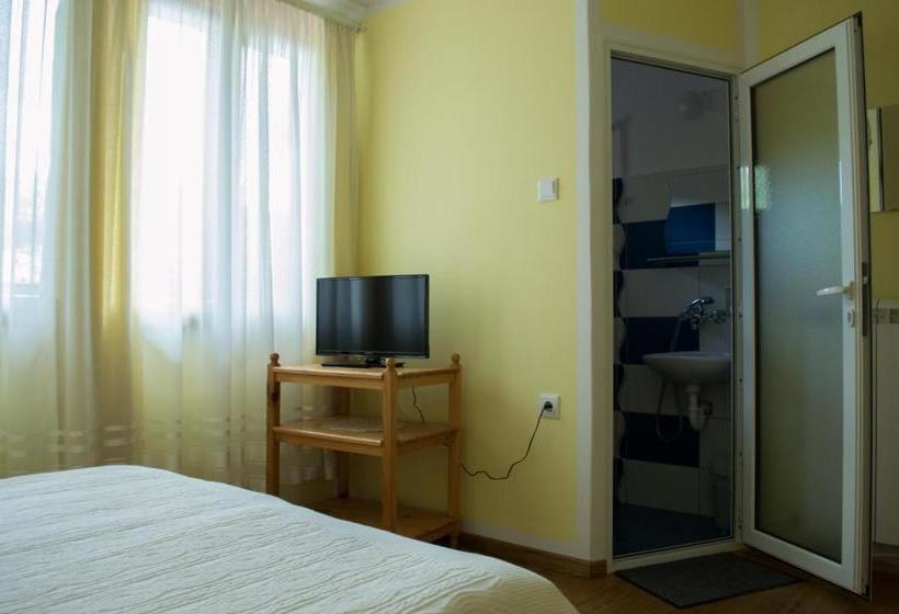 פנסיון Bobi Guest House