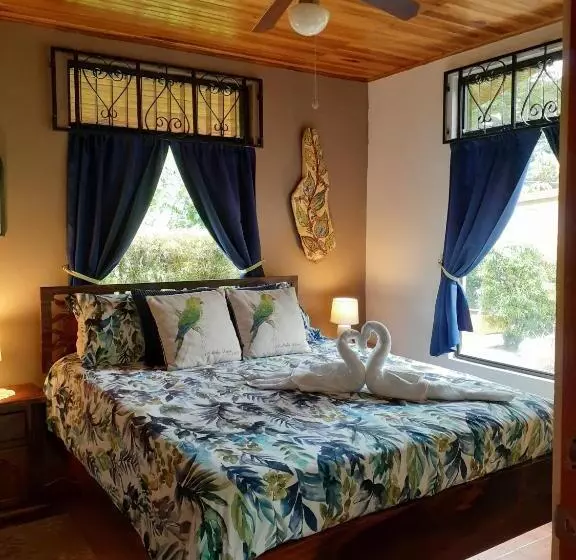 ペンション Encantada Guest House