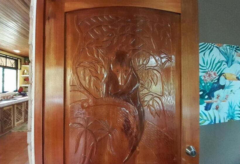 پانسیون Encantada Guest House