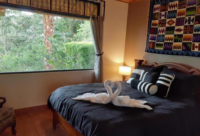 پانسیون Encantada Guest House