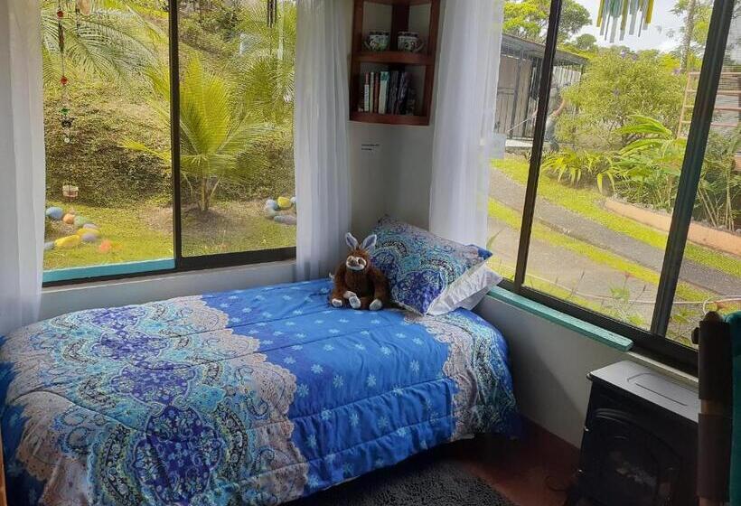 پانسیون Encantada Guest House