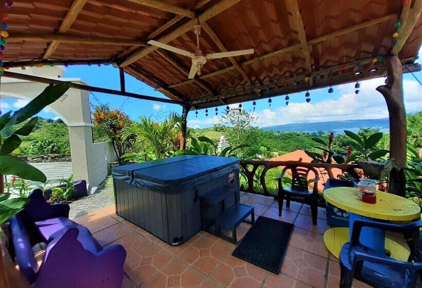 پانسیون Encantada Guest House