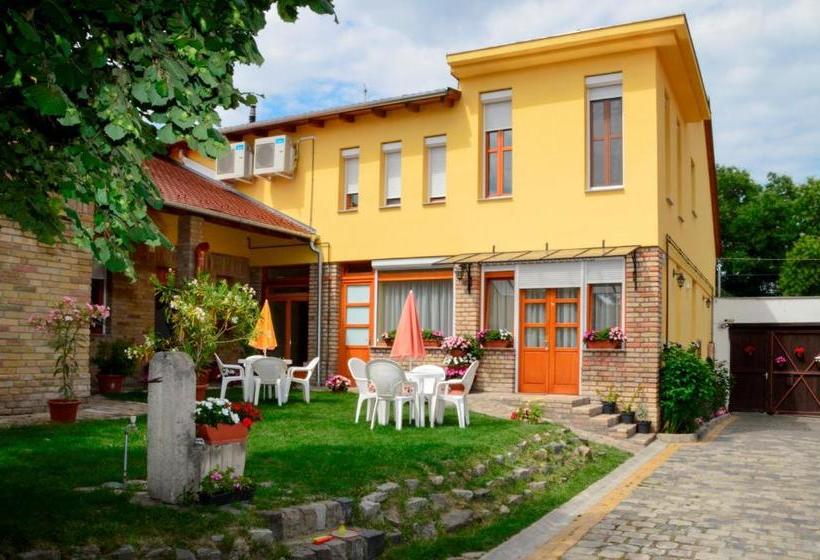 بنسيون Mediterrán Vendégház