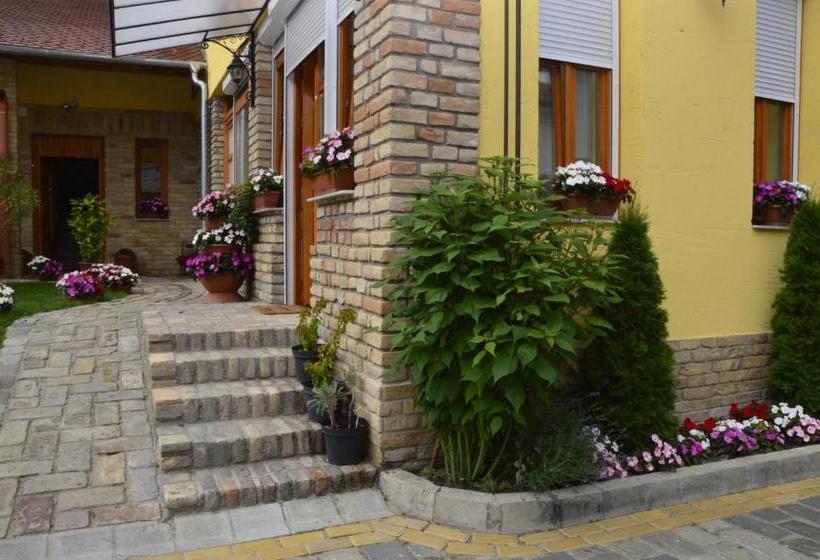 بنسيون Mediterrán Vendégház