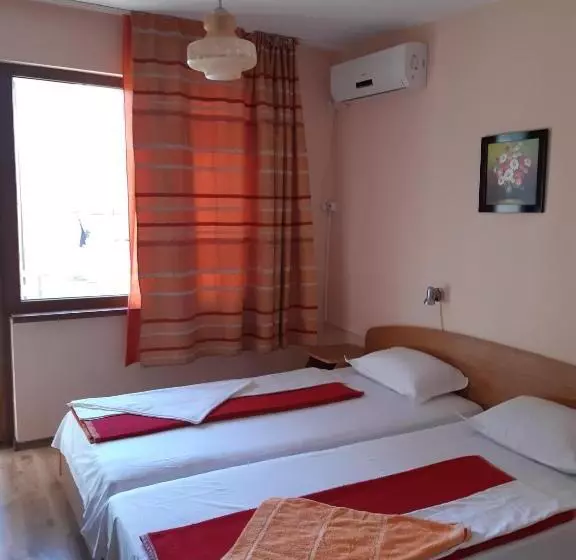 پانسیون Nelly Guest House