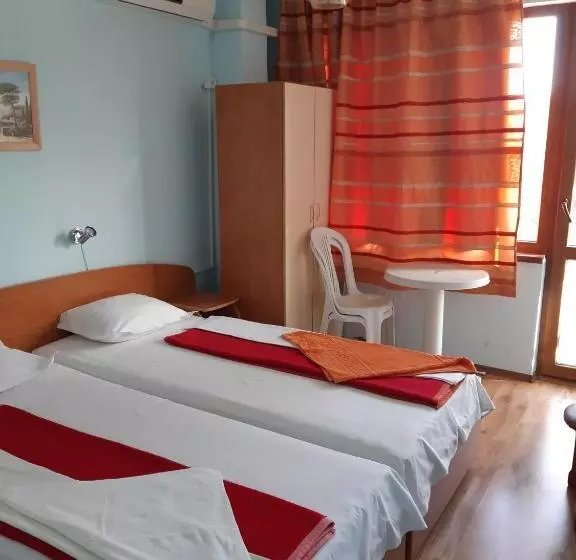 پانسیون Nelly Guest House