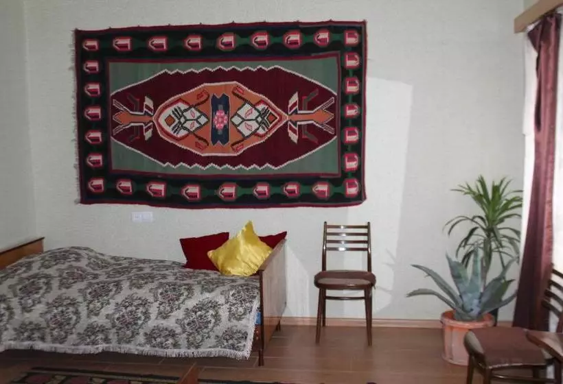 پانسیون Tlt Guest House