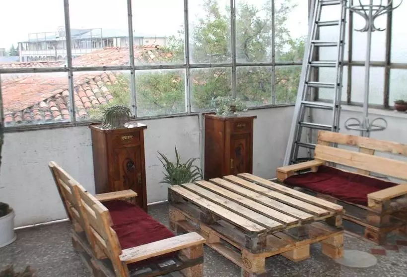 پانسیون Tlt Guest House