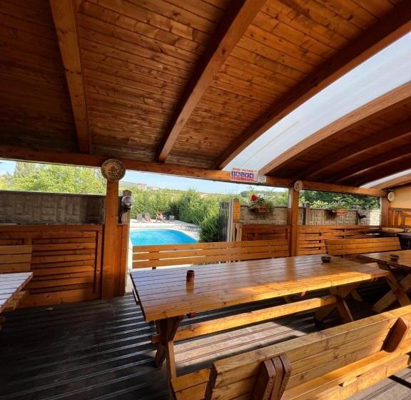 پانسیون Vila Carlos