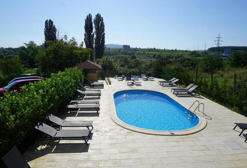 پانسیون Vila Carlos