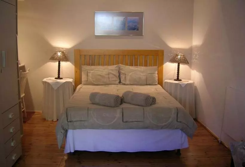 پانسیون Dempsey S Self Catering Guest House