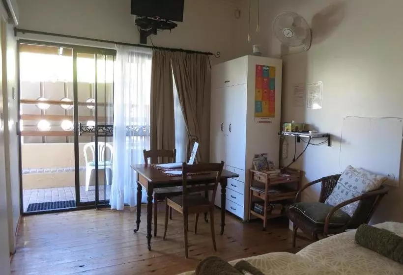 پانسیون Dempsey S Self Catering Guest House