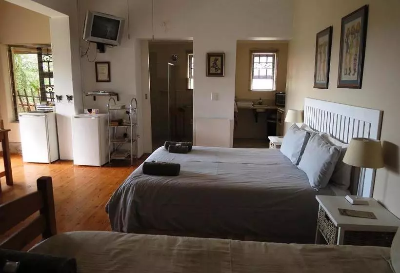 پانسیون Dempsey S Self Catering Guest House