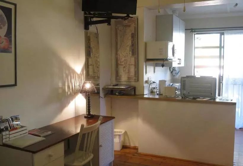 پانسیون Dempsey S Self Catering Guest House
