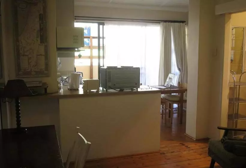 پانسیون Dempsey S Self Catering Guest House
