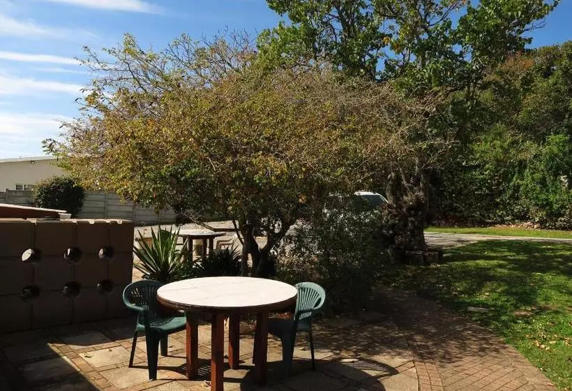 پانسیون Dempsey S Self Catering Guest House