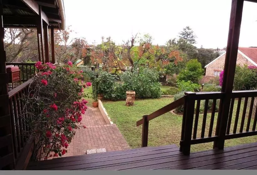 پانسیون Dempsey S Self Catering Guest House