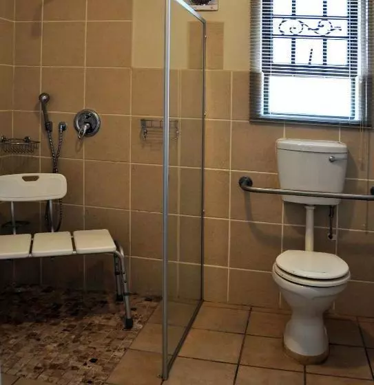 پانسیون Dempsey S Self Catering Guest House