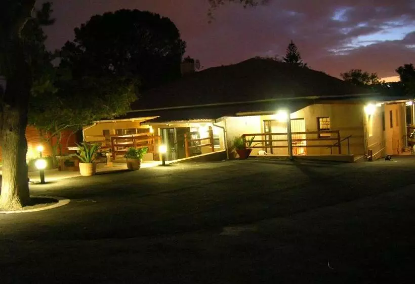 پانسیون Dempsey S Self Catering Guest House