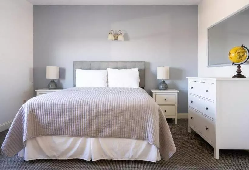 هاستل Rhea S Inn