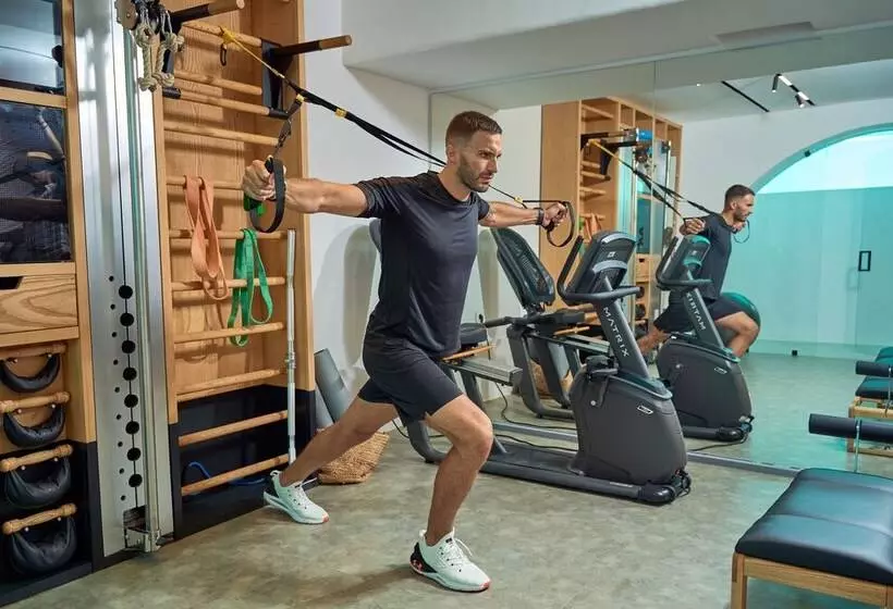 Adorno Beach Hotel And Suites