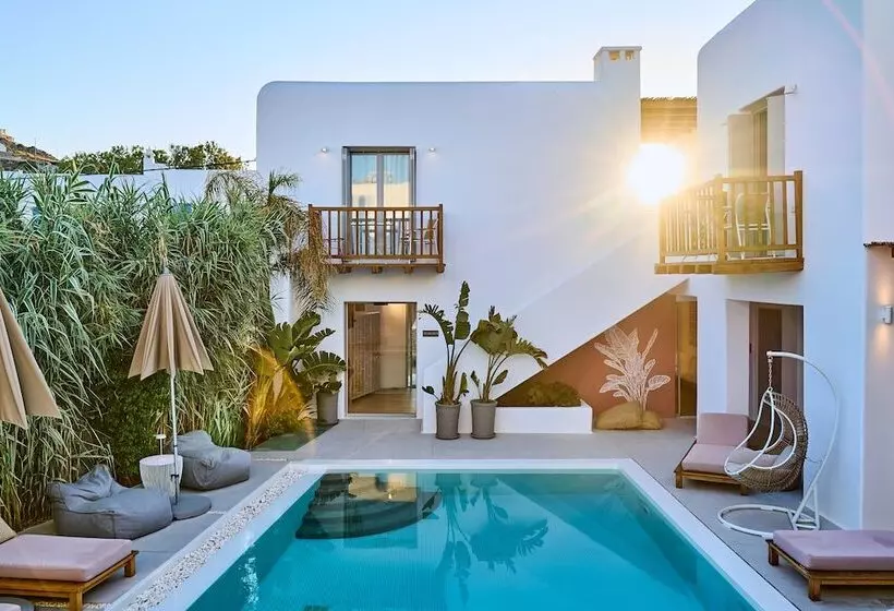 Adorno Beach Hotel And Suites