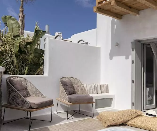 Adorno Beach Hotel And Suites