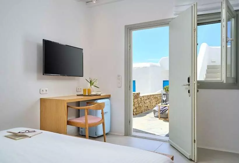 Adorno Beach Hotel And Suites