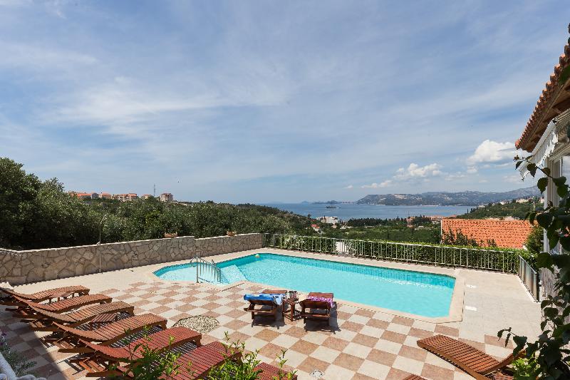 Отель Apartments Carol Royal