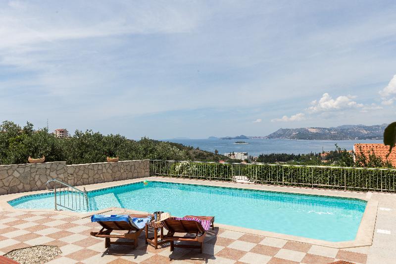 Отель Apartments Carol Royal