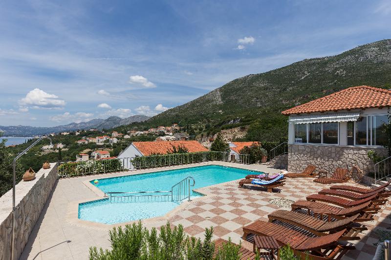 Отель Apartments Carol Royal