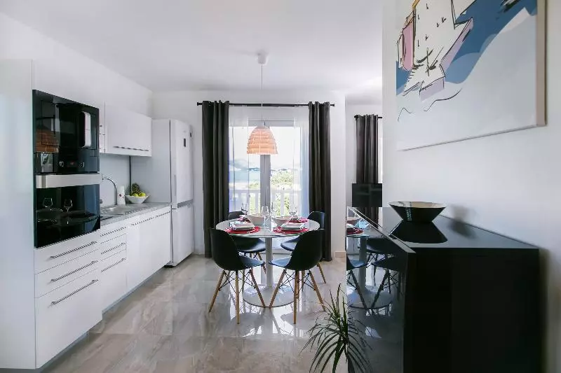 Hotelli Apartments Carol Royal