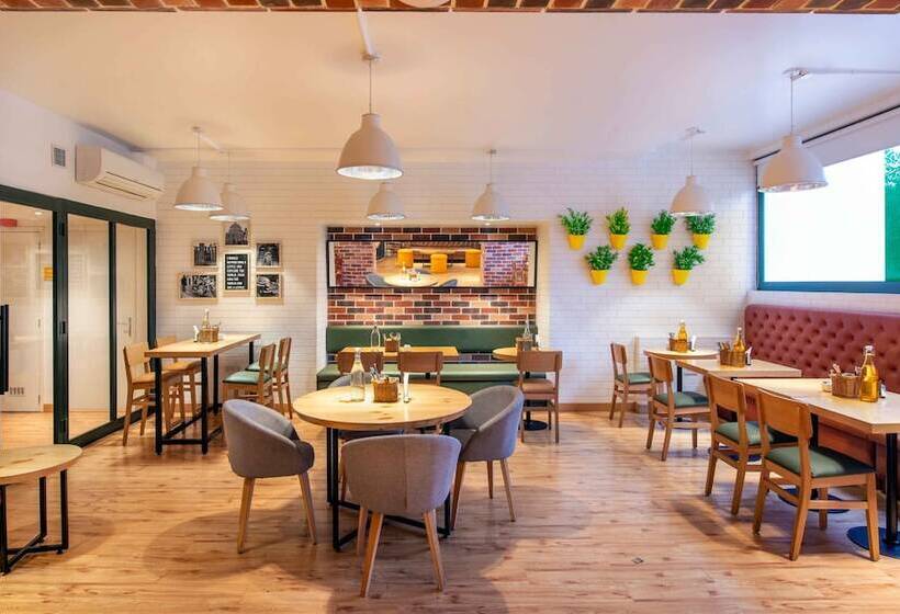 هتل Bloomrooms @ Janpath