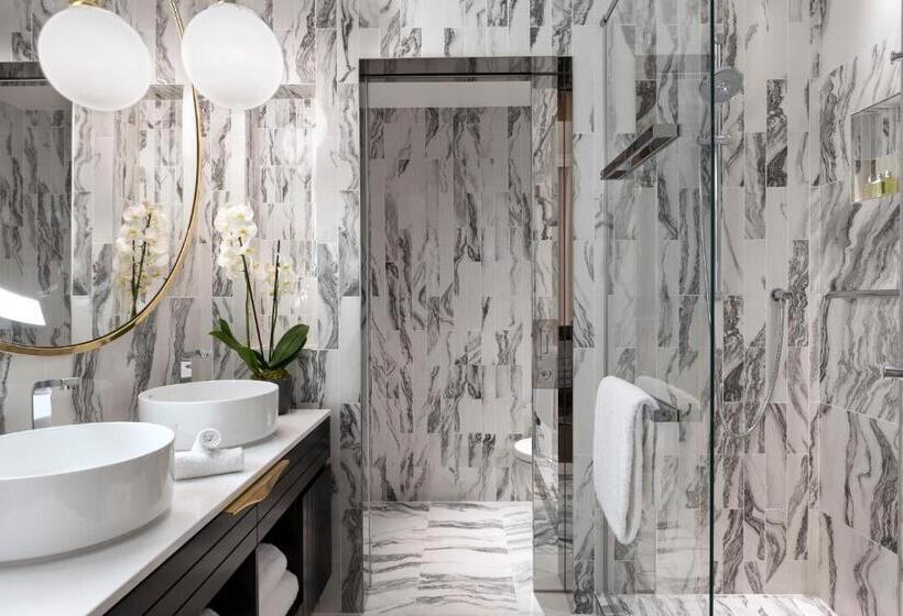 Hotel La Clef Champsélysées Paris By The Crest Collection