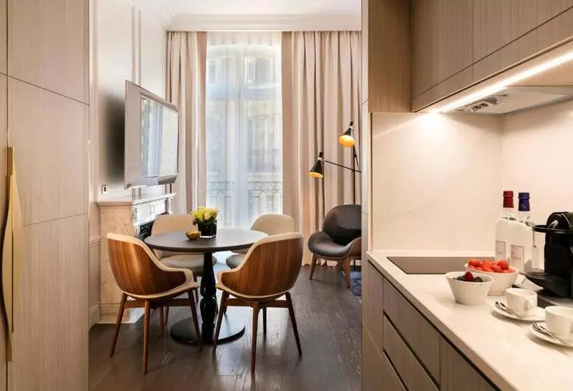 ホテル La Clef Champsélysées Paris By The Crest Collection