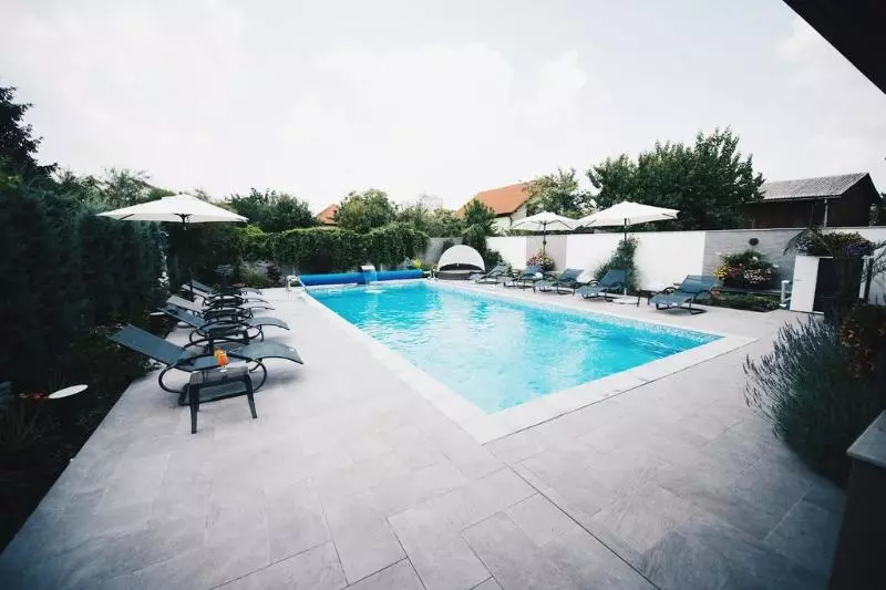 Hotelli Pension Nora Clasic