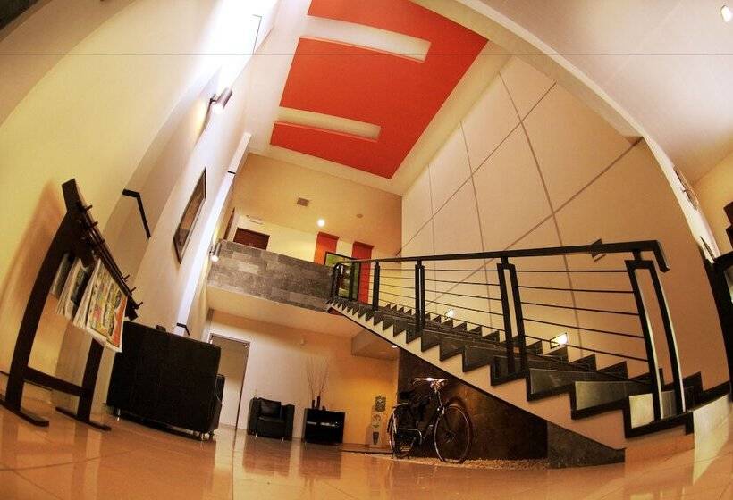 فندق Puri Chorus