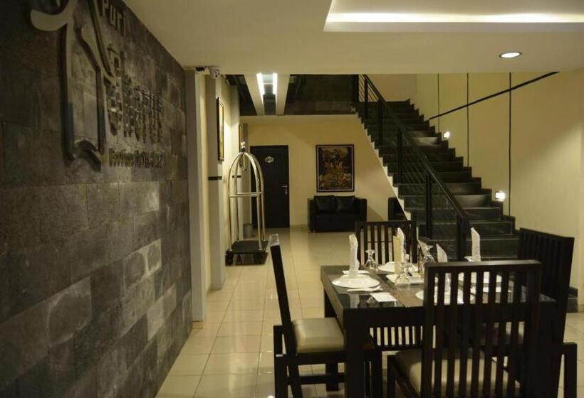 فندق Puri Chorus