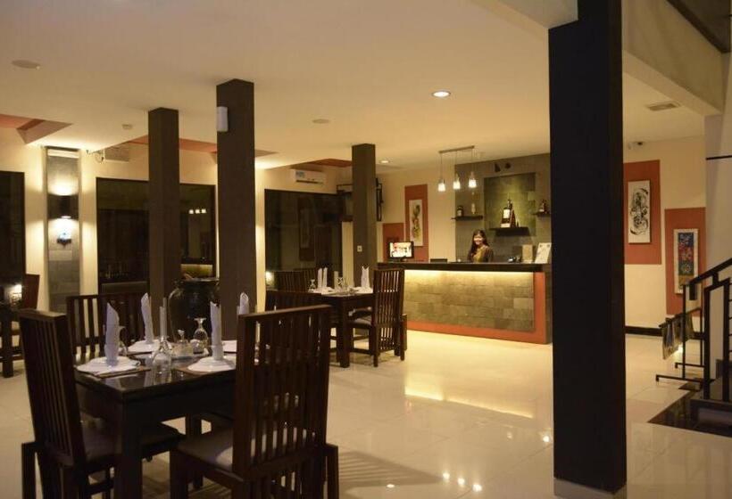 فندق Puri Chorus