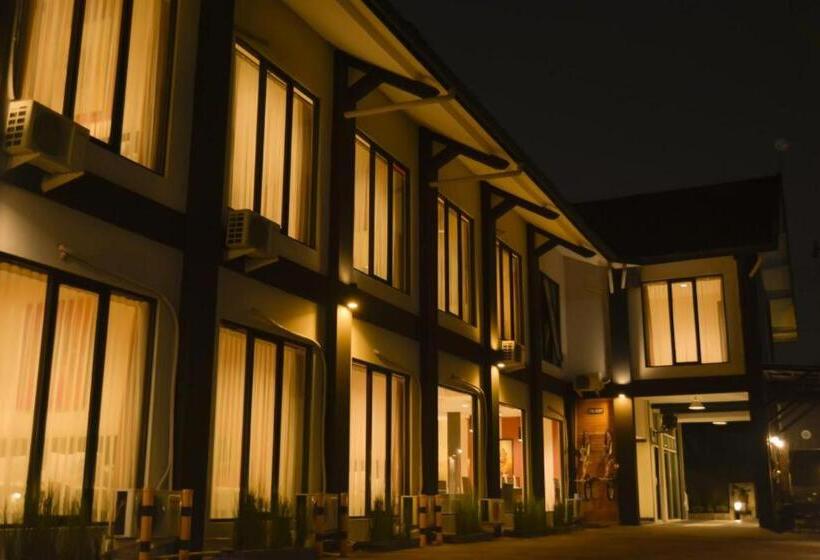 فندق Puri Chorus