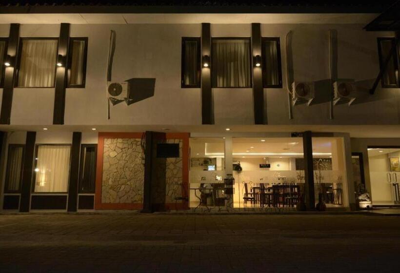 فندق Puri Chorus