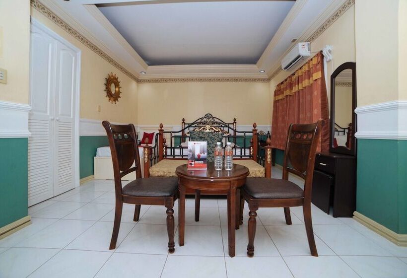 בית מלון כפרי Reddoorz @ Fields Avenue Angeles City