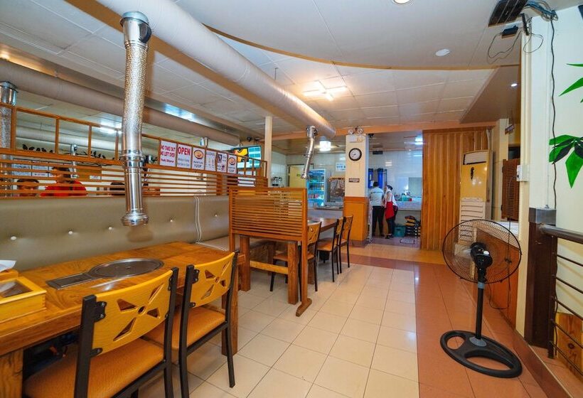 בית מלון כפרי Reddoorz @ Fields Avenue Angeles City