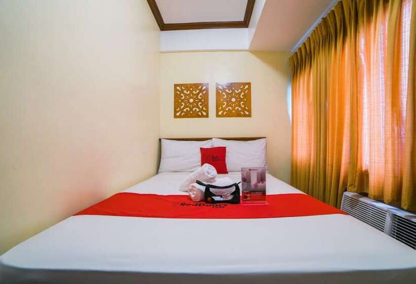 Отель Kaseldorzhostel Transient At Moonwalk Paranaque