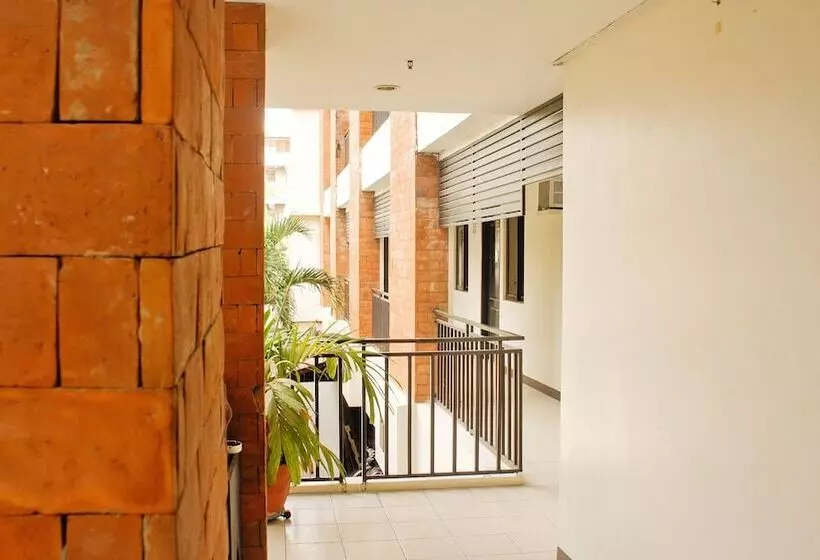 ホテル Reddoorz Plus @ Mabolo Cebu